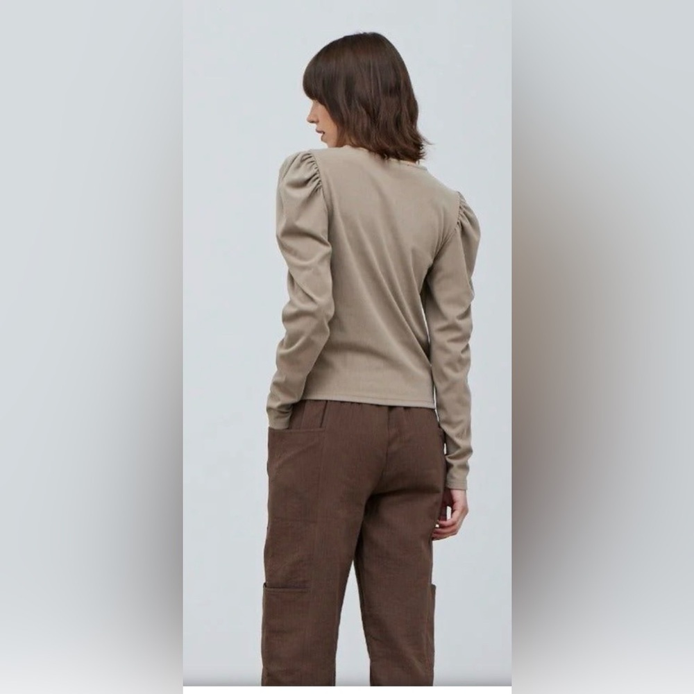 Grade & Gather Taupe Shirring Long Sleeve Women's Top - Picture 2 of 6